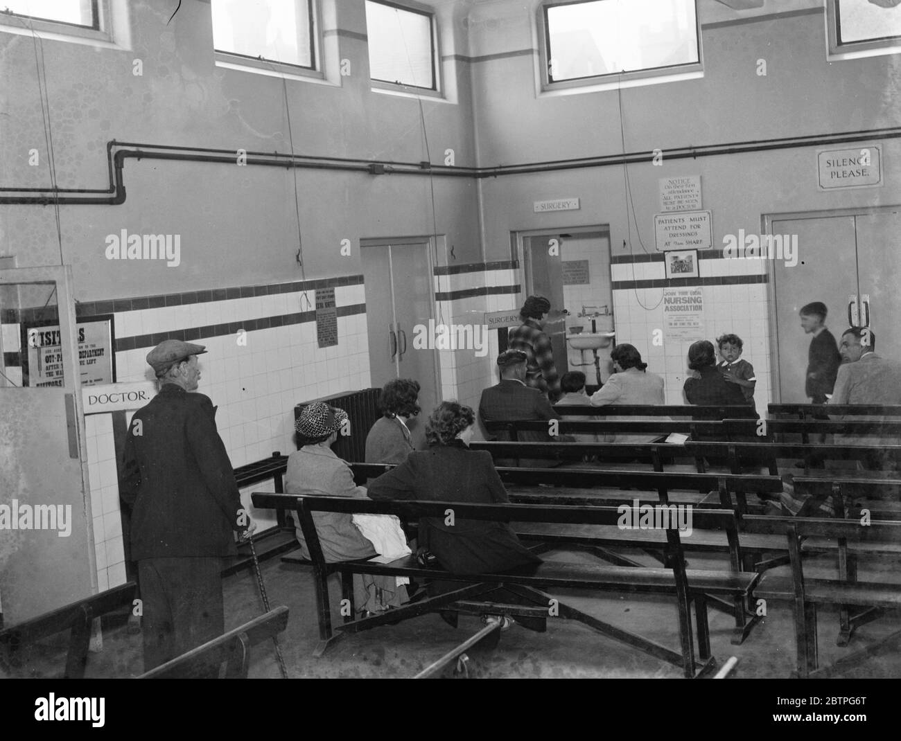 Série de Gravesend Hospital . La salle d'attente dans le service patient externe . 1939 Banque D'Images