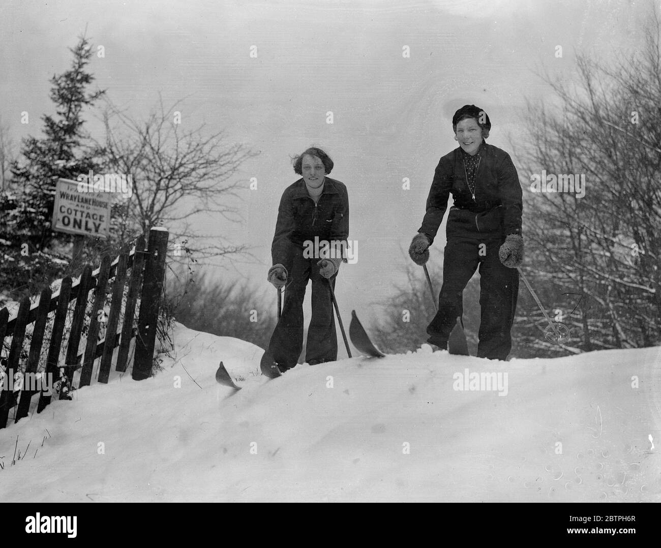Sports d'hiver à Surrey , Mlle Joe Freshfold et Mlle Sarah Taylor . 11 février 1932 Banque D'Images