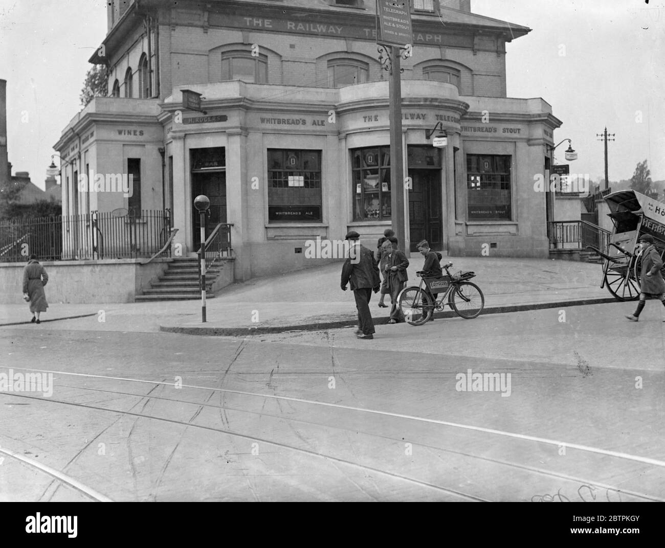 Scène de tramway déraillé Tavern Forest Hill [ 1936 ?] Banque D'Images