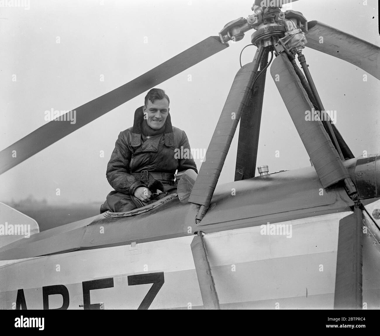 Par Autogiro au Cap. Monsieur J. N. Young (ex-Royal Air Force BFix ce texte pilote) a l'intention de voler en Afrique du Sud dans un auto-giro. 19 avril 1932 Banque D'Images