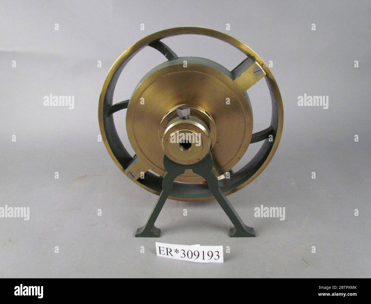 Modèle breveté de moteur rotatif Schofield. Ce modèle a été soumis à l'Office des brevets des États-Unis avec la demande de brevet déposée à Frederick F. Schofield, d'Oscoda (Michigan), le 19 septembre 1876, no 182291.il s'agit d'un moteur rotatif dans lequel le carter extérieur tourne et agit à la fois d'un volant et d'une poulie à courroie. Banque D'Images