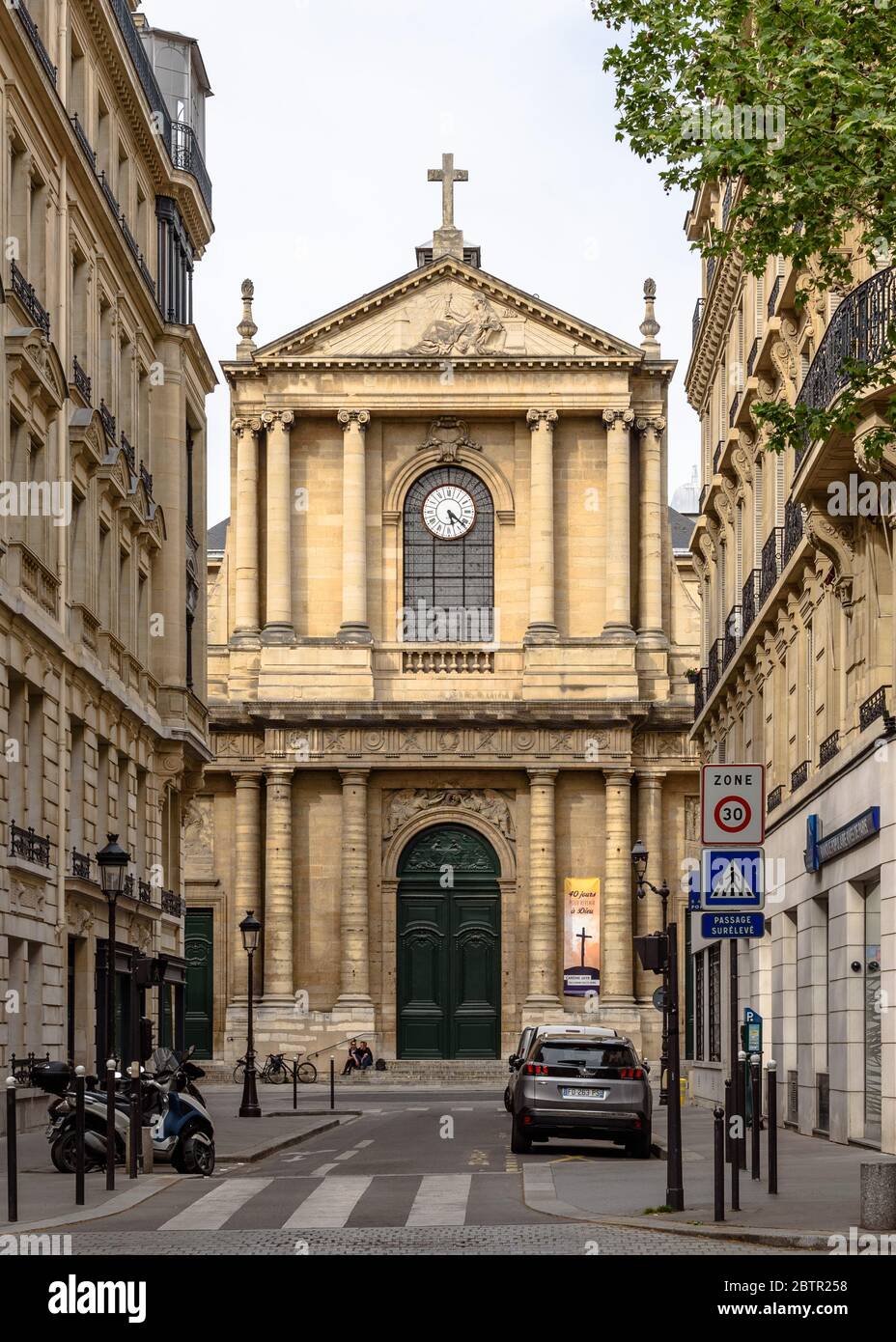 L'église Saint Thomas d'Aquin vue de la rue Saint Thomas d'Aquin à Paris Banque D'Images