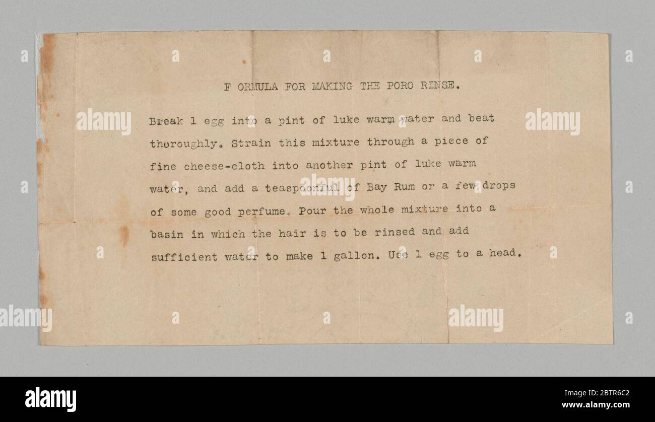Formule dactylographiée pour le rinçage des cheveux Poro. Il s'agit d'une demi-feuille de papier avec la formule pour faire le rinçage des cheveux Poro. Le texte saisi est centré sur la page et justifié à gauche. Le titre est centré. Banque D'Images