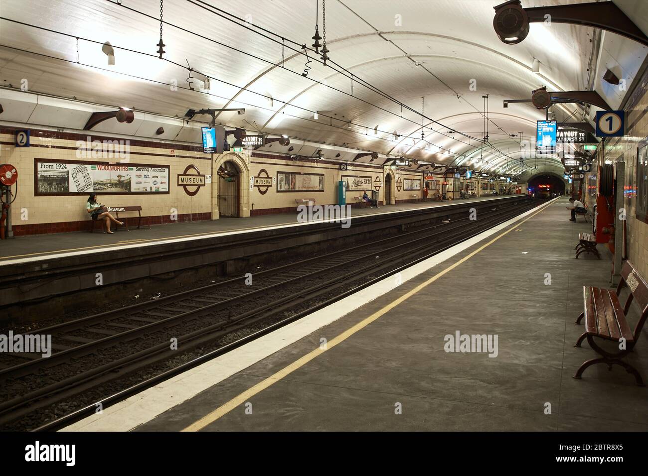 Gare du musée à Sydney, en Australie, plate-forme avec bancs pour attendre le train Banque D'Images