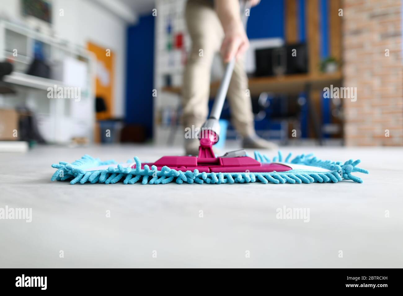 Passer La Serpillere Banque D Image Et Photos Alamy