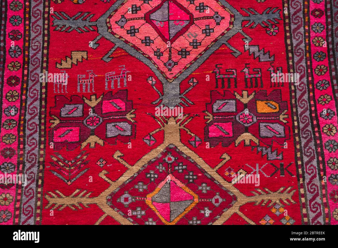 Tapis Roude Texture La partie de la turque-azerbaïdjan fait main tapis rouge. Textures et ...