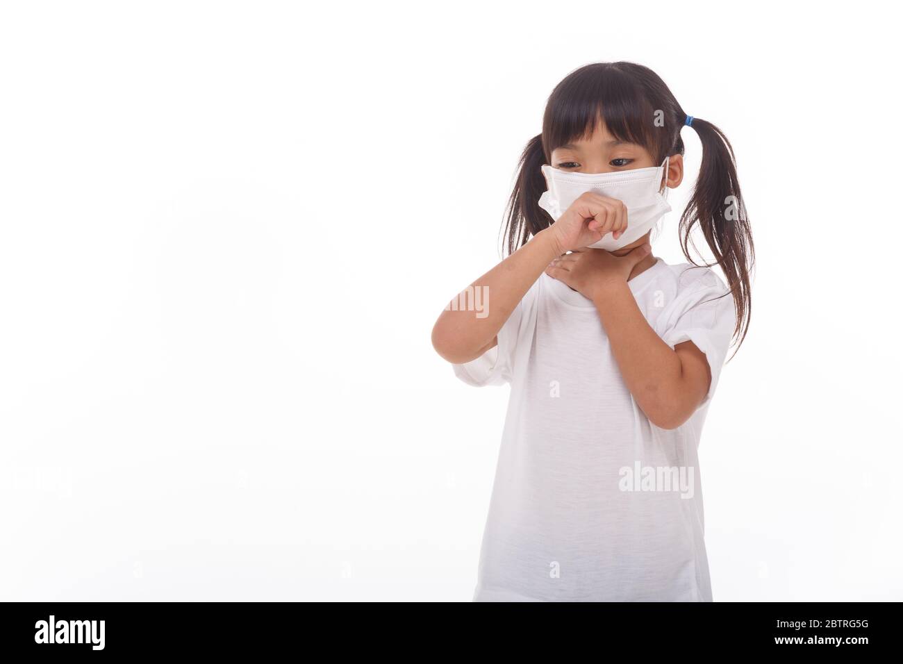 asie femmes portant un masque pour prévenir le virus PM2,5, coronavirus, (2019-nCoV) petite fille asiatique se sentir mal et la toux comme symptôme de rhume ou de pneus Banque D'Images
