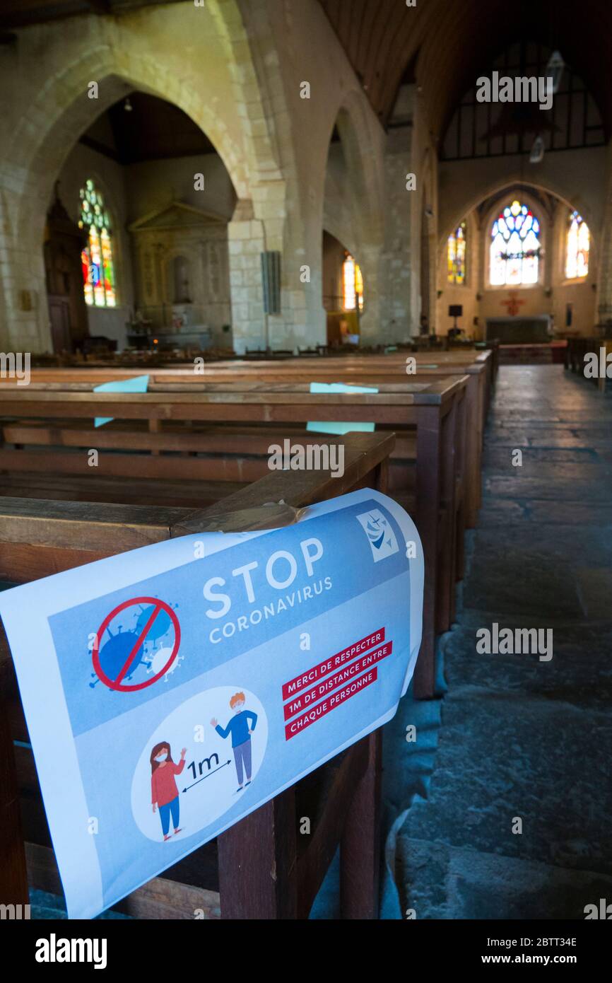 France, cher (18), Vierzon, Église notre-Dame de Vierzon. Règles sanitaires rappelées après l'autorisation de reprendre le culte religieux après verrouillage crédit: Thierry GRUN - Aero/Alay Live News Banque D'Images