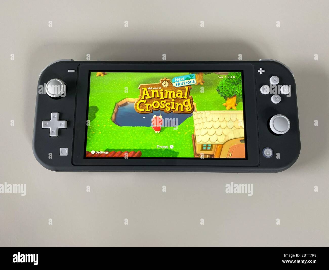 Orlando,FL/USA -5/27/20: Une Nintendo Switch Lite avec le jeu Animal  Crossing New Horizons qui s'y exécute Photo Stock - Alamy