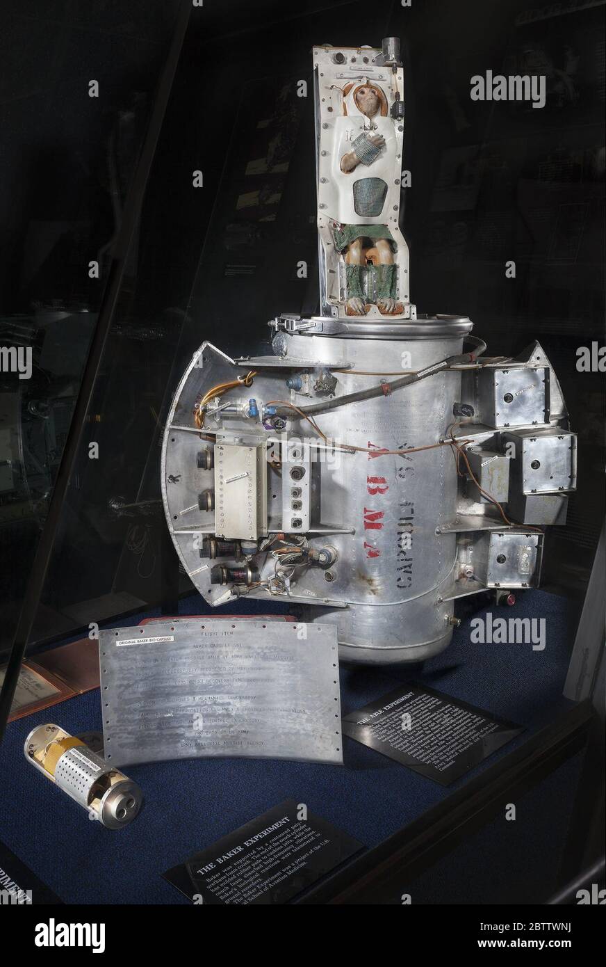 Primate de Biocapsule. Ce biocapule transportant capable, un singe rhésus femelle, pendant le premier vol pour récupérer un primate de l'espace. Banque D'Images