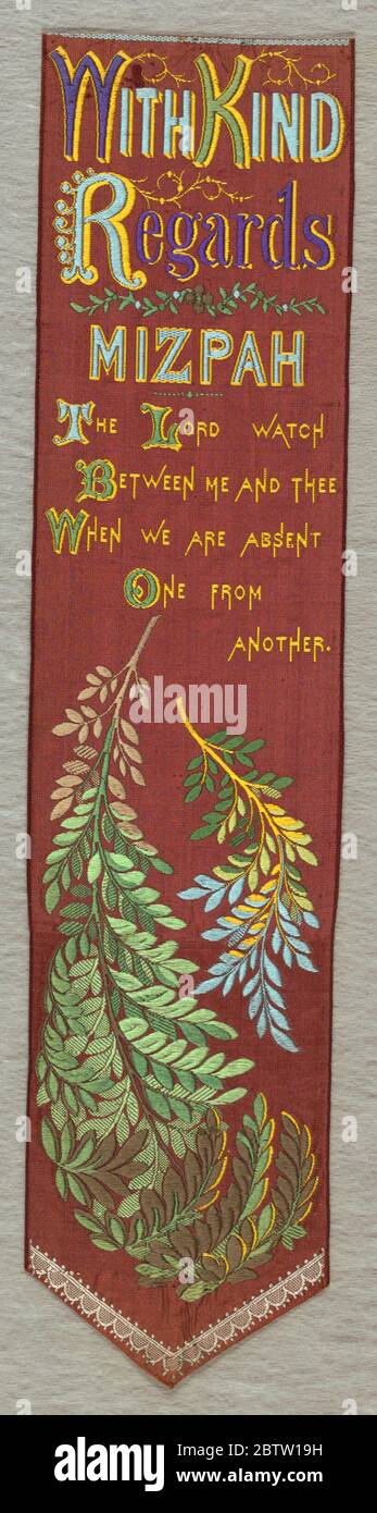 Signet. Recherche en Progressruban Rouge avec le texte en haut qui se lit: «avec des sincères salutations Mizpah le Seigneur montre entre moi et toi quand nous sommes absents l'un de l'autre.» Ci-dessous se trouvent des frondes feuillues et une petite bordure en V en dentelle festonnée. Banque D'Images