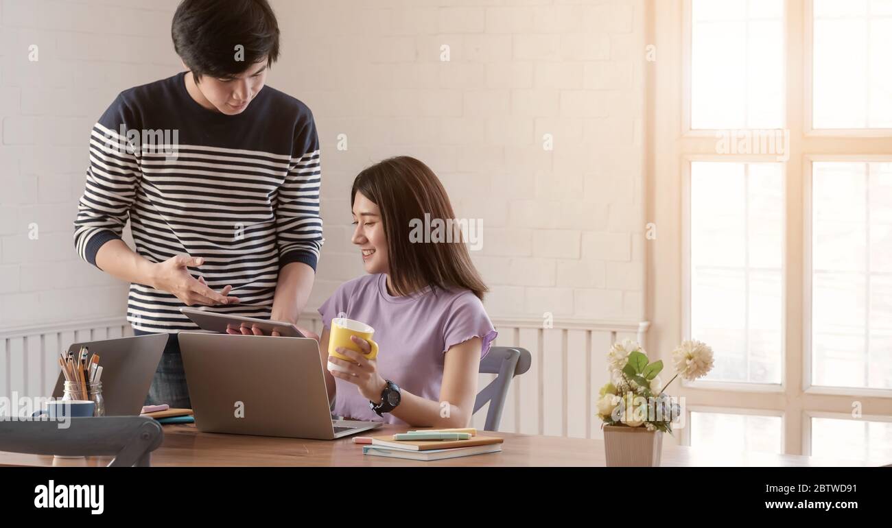 Démarrage diversité travail d'équipe concept de réunion de brainstorming. Planification de l'équipe d'affaires de l'employé démarrez un nouveau projet Banque D'Images