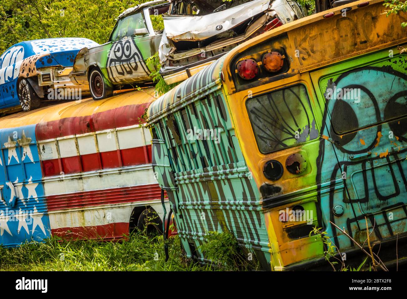 Un cimetière de bus scolaire unique et intéressant à Alto, en Géorgie. (ÉTATS-UNIS) Banque D'Images