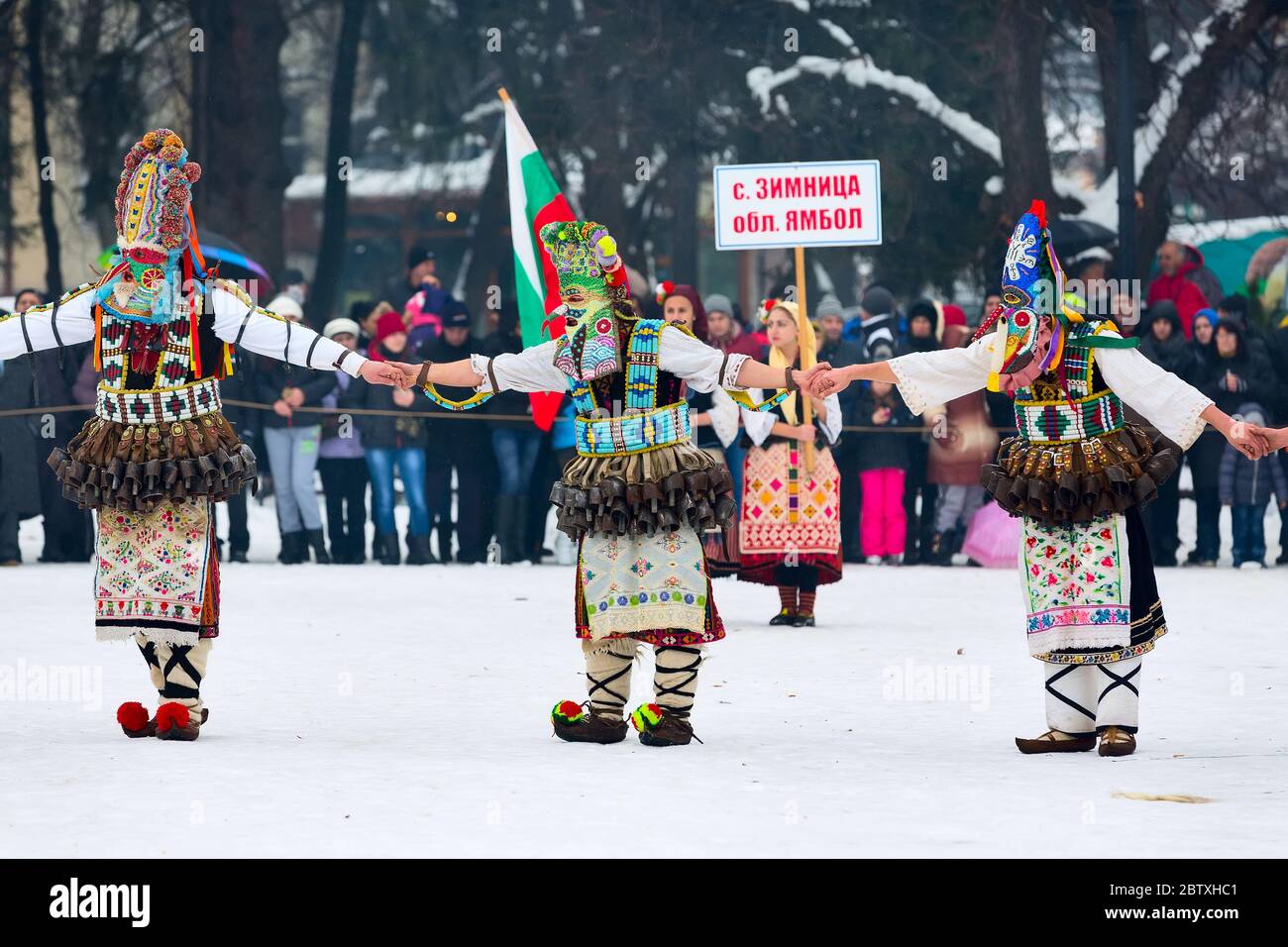 Sofia, Bulgarie - le 14 janvier 2017 : Les gens en costumes traditionnels kouker carnaval festival Kukeri à Starchevata Banque D'Images