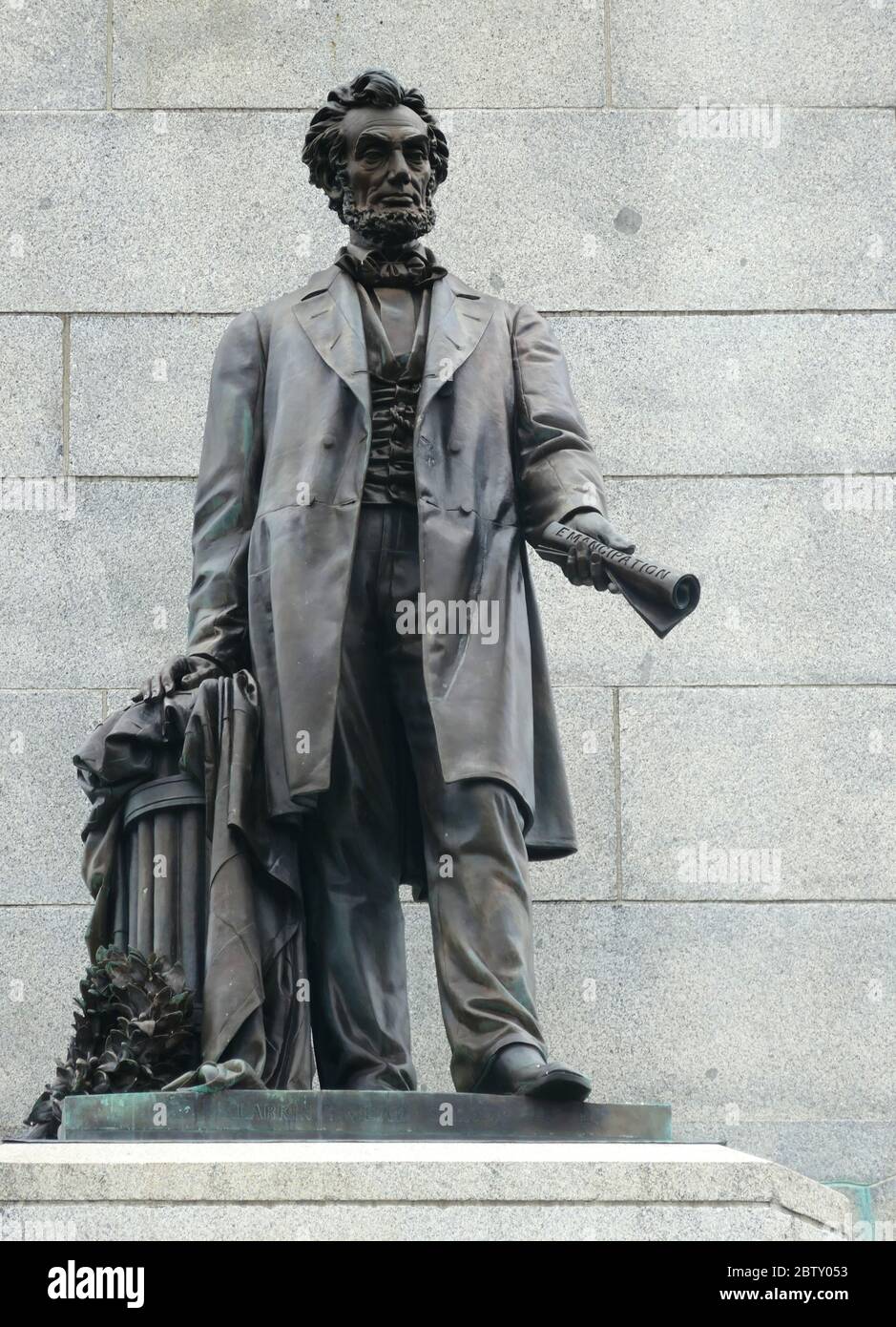 La tombe d'Abraham Lincoln dans le cimetière d'Oak Ridge, à Springfield, Illinois, est le dernier lieu de repos du 16e président des États-Unis Banque D'Images La tombe d'Abraham Lincoln dans le cimetière d'Oak Ridge, à Springfield, Illinois, est le dernier lieu de repos du 16e président des États-Unis Banque D'Images