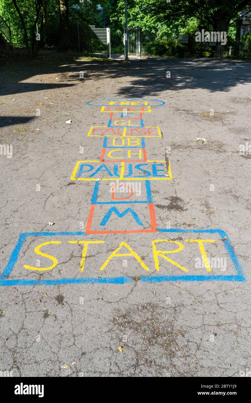 HŸpfkŠstchen, Hickelkasten ou Himmel et Hšlle est un jeu de saut Essen, NRW, Allemagne Banque D'Images