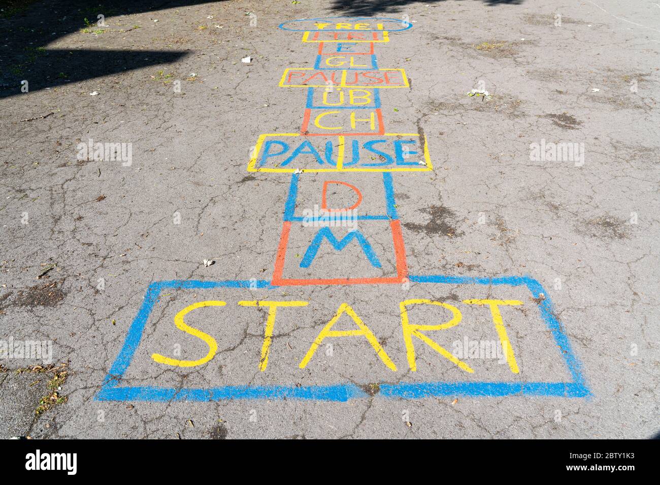HŸpfkŠstchen, Hickelkasten ou Himmel et Hšlle est un jeu de saut Essen, NRW, Allemagne Banque D'Images