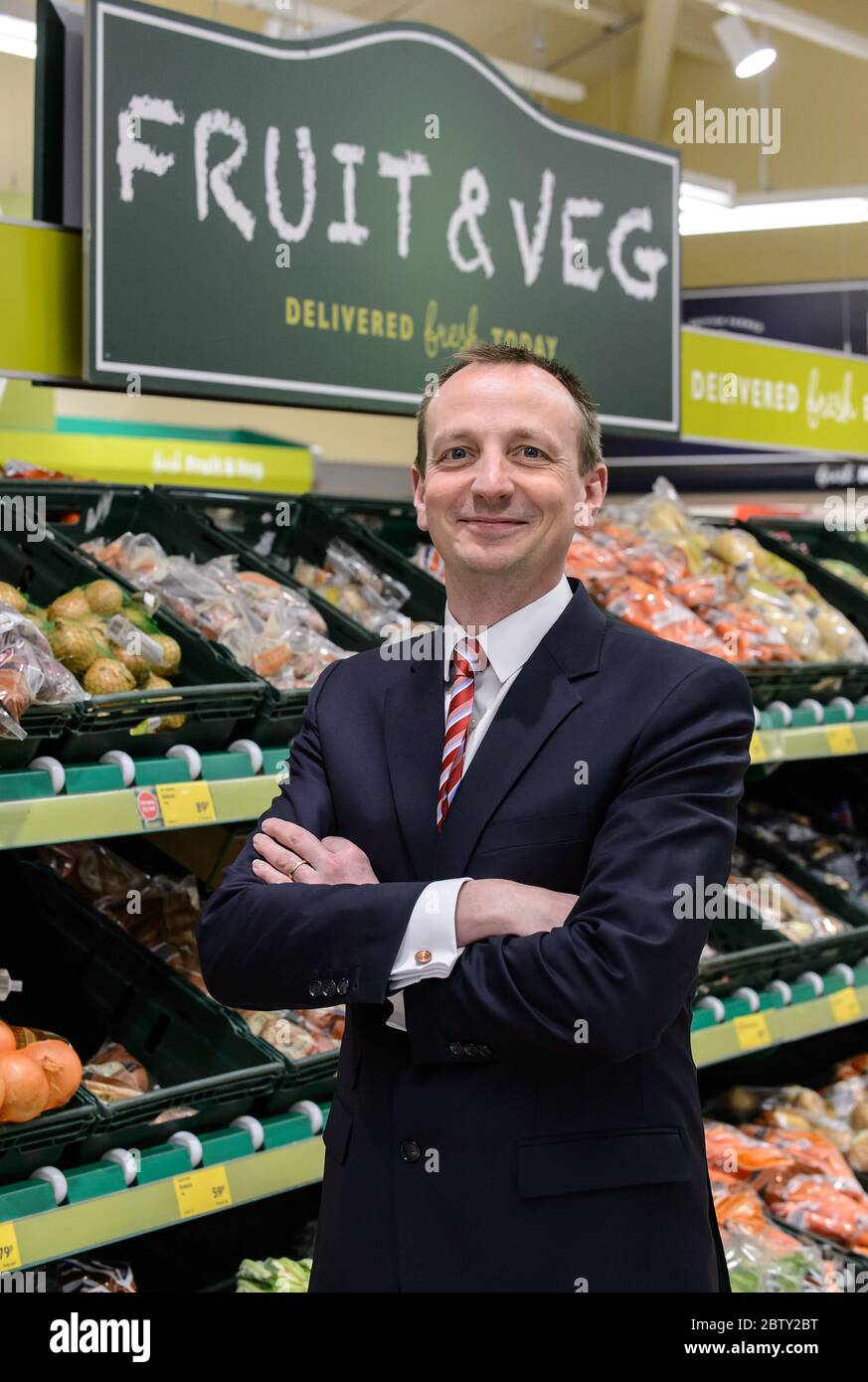 Giles Hurley, directeur général d'Aldi au Royaume-Uni et en Irlande, photographié dans un magasin Aldi à Nuneaton. Banque D'Images