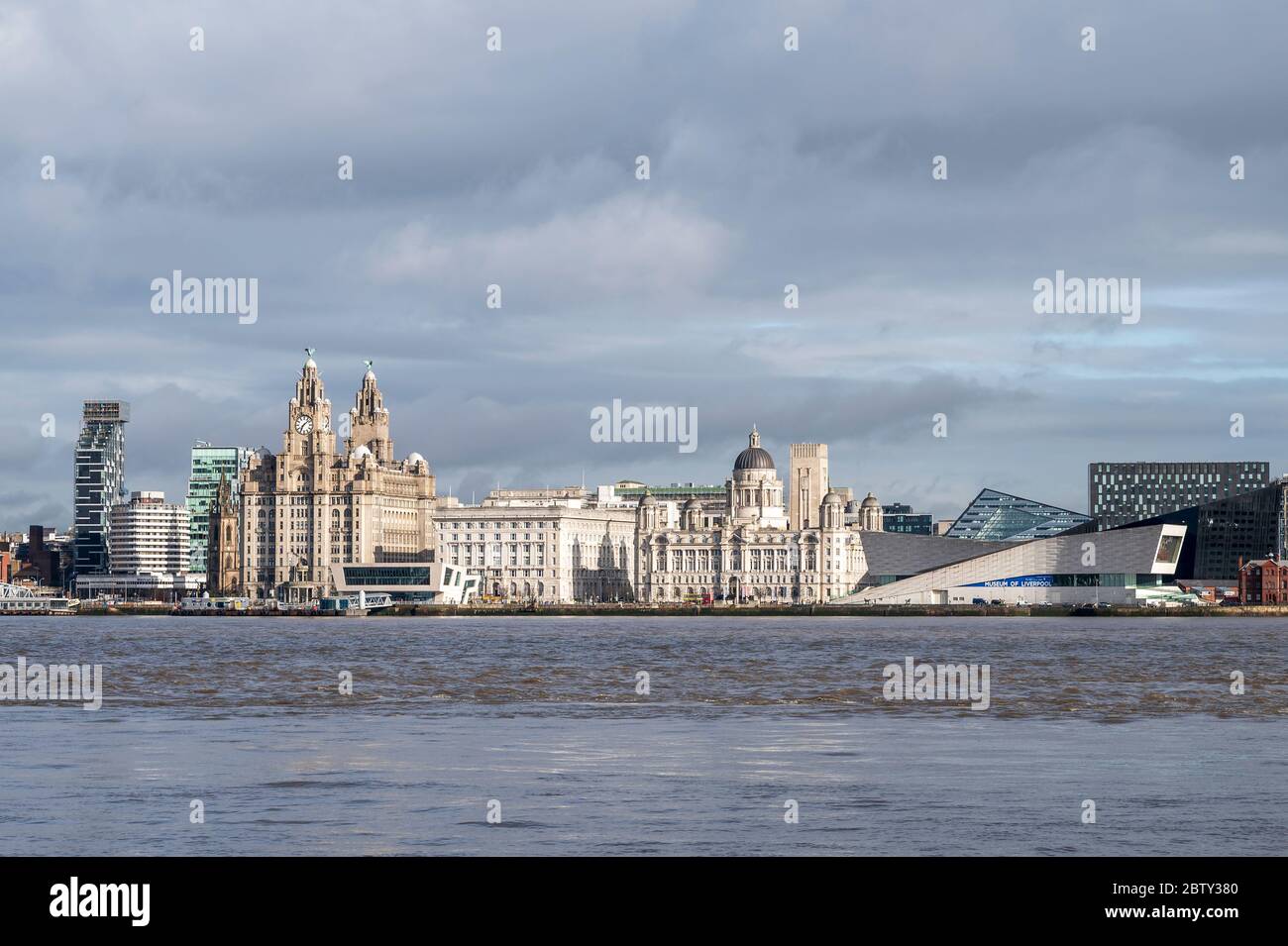 The Liver Buildings, Three Graces and Liverpool Museum, site classé au patrimoine mondial de l'UNESCO, Liverpool, Merseyside, Angleterre, Royaume-Uni, Europe Banque D'Images