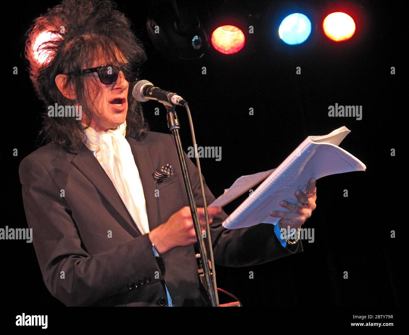 John Cooper-Clark sur scène Liverpool de-Montford Hall, à l'appui de l'automne, 02/07/2011, Angleterre, Royaume-Uni Banque D'Images