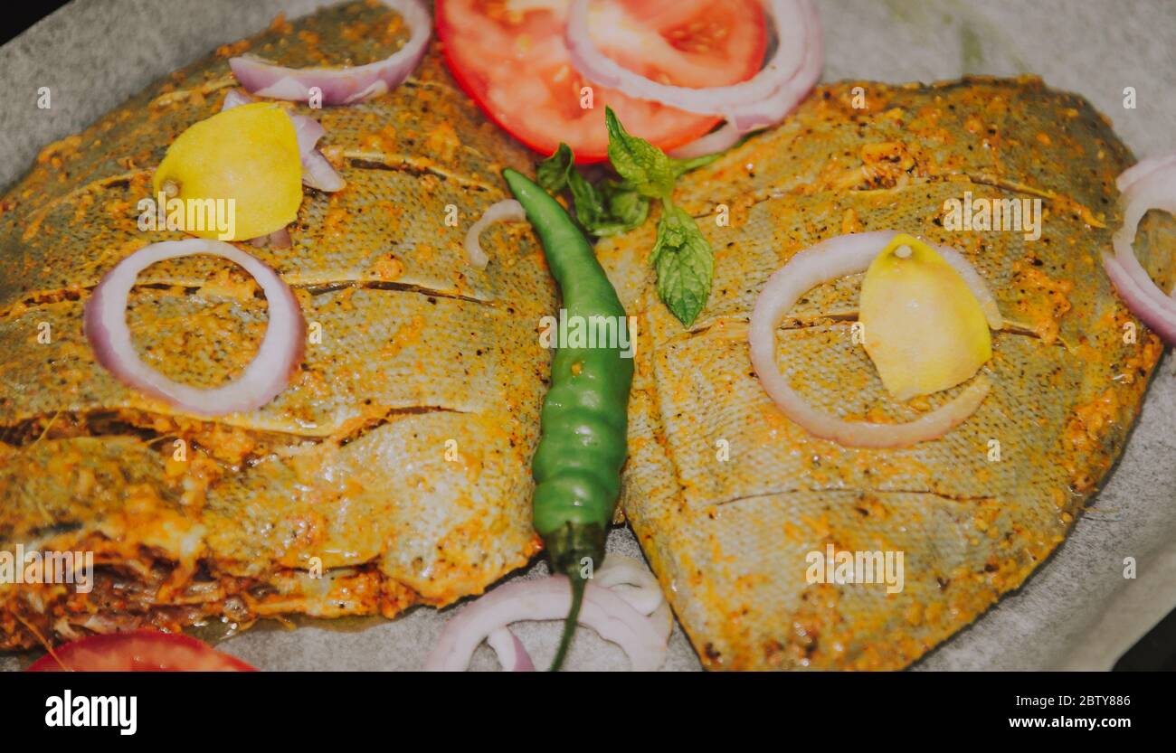 Pomfret noir avec grill indien prêt au masala Banque D'Images