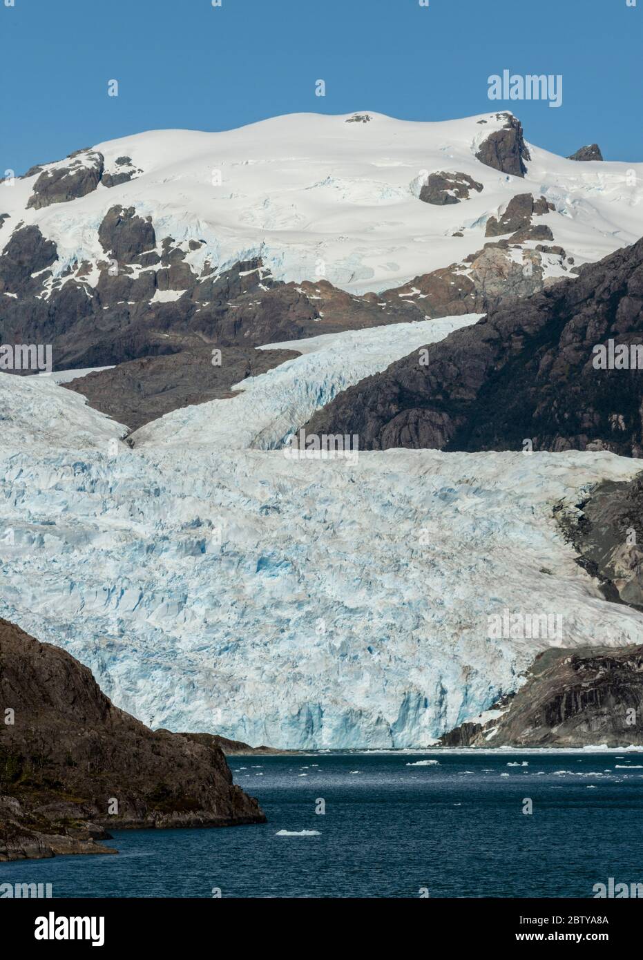 Asie Fjord et Brujo Glacier, Fjords chiliens, Chili, Amérique du Sud Banque D'Images