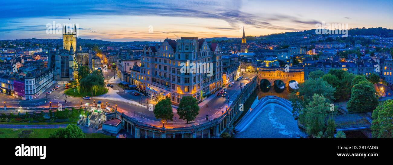 Vue aérienne par drone au-dessus de Bath, Somerset, Angleterre, Royaume-Uni, Europe Banque D'Images