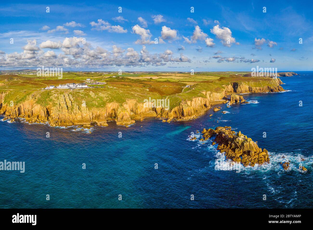 Vue aérienne de la fin de la Terre, péninsule de Penwith, point le plus à l'ouest du continent anglais, Cornouailles, Angleterre, Royaume-Uni, Europe Banque D'Images