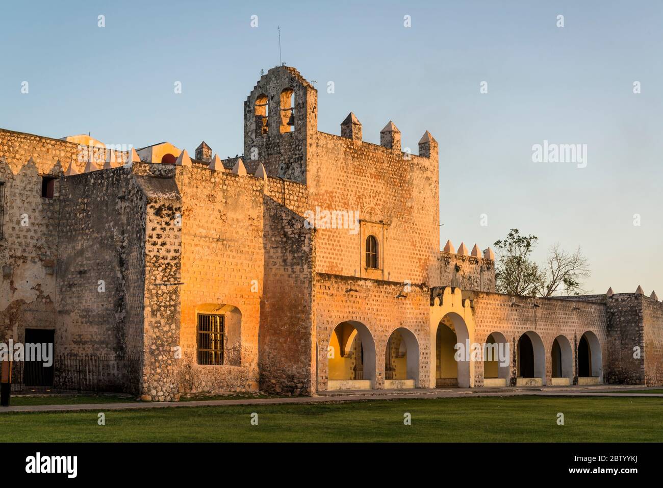 Couvent de San Bernardino de Sienne, construit au XVIe siècle, Valladolid, Yucatan, Mexique Banque D'Images