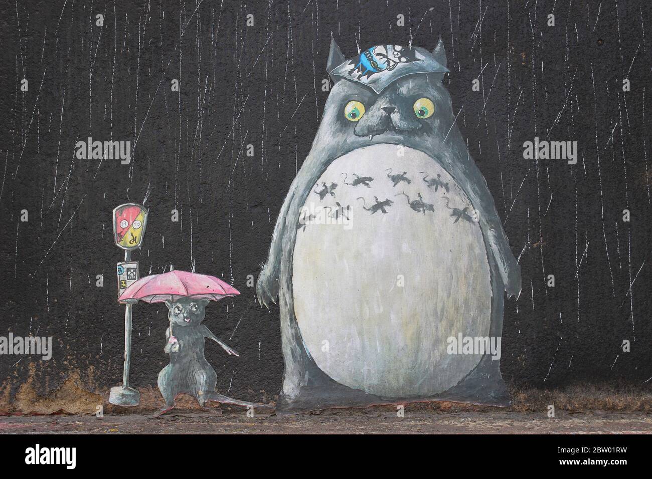 Graffiti Paste UPS Art par Lost Hills du film d’animation de Miyazaki “My Neighbor Totoro”. Banque D'Images