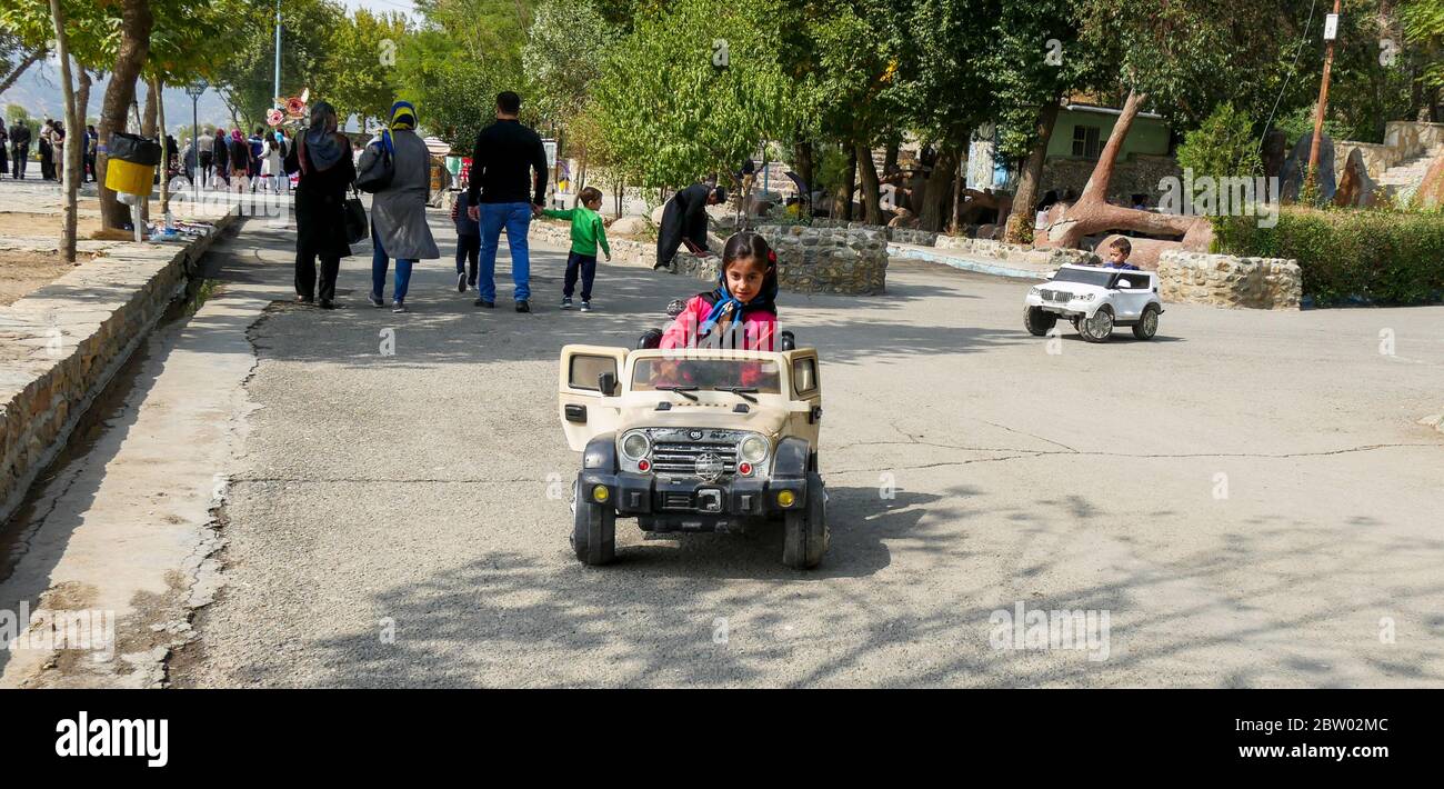 Scène festive dans un parc de la ville dans la province kurde de Marivan (Iran) Banque D'Images