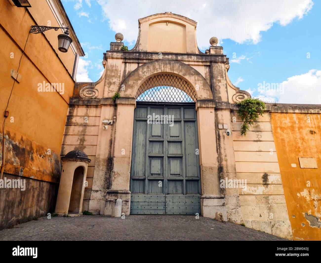 Une porte du Palais Quirinal dans la via della Panetteria - Rome, Italie Banque D'Images