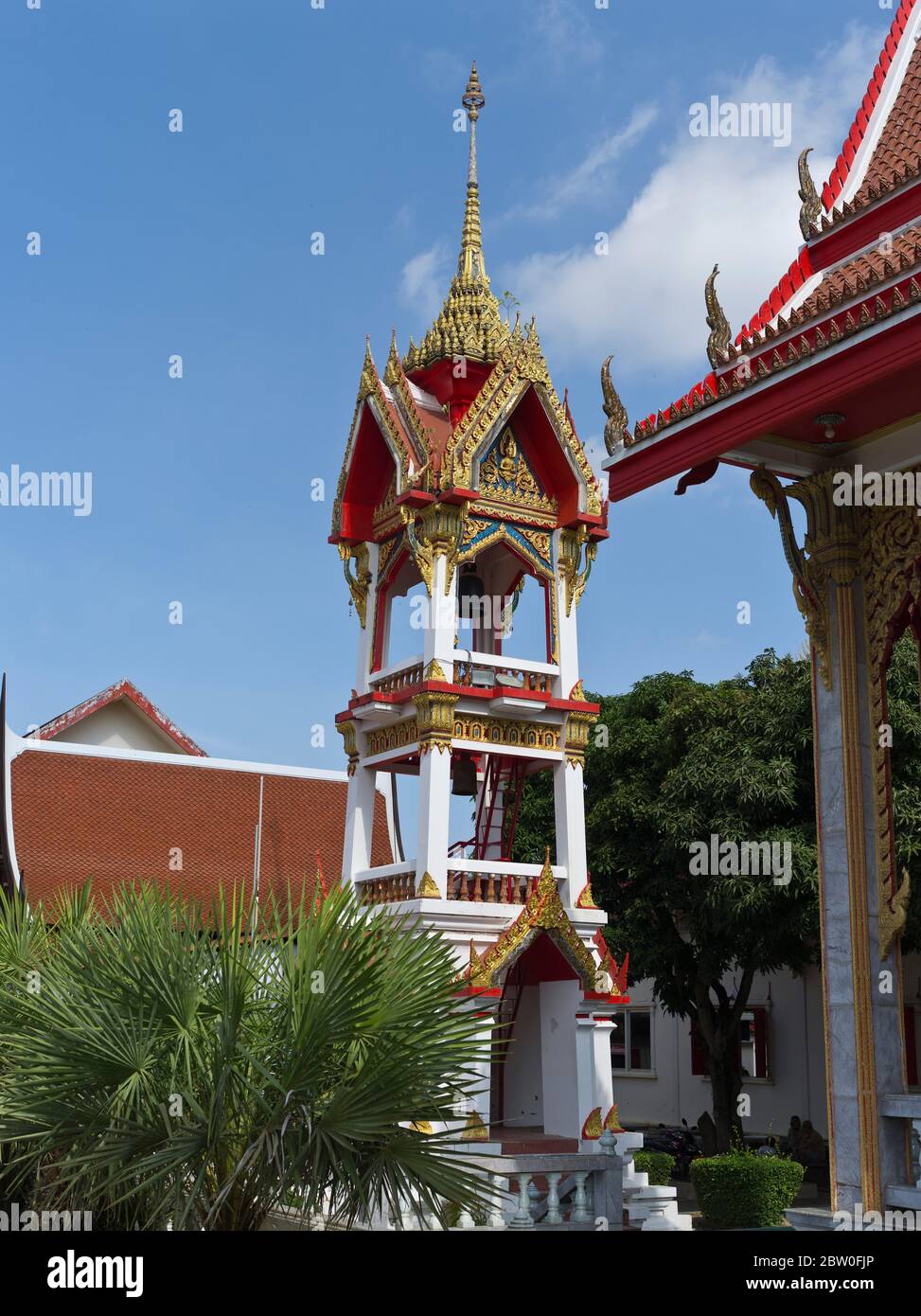 dh Wat chalong Temple bouddhiste PHUKET THAÏLANDE bouddhistes clocher bouddhisme Banque D'Images