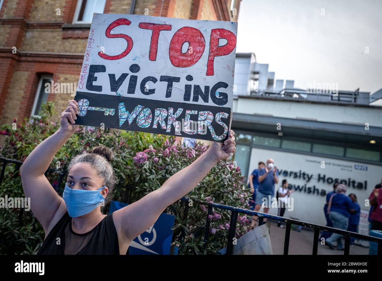 Coronavirus: « Clap for our capers » en dehors de l'hôpital de Lewisham de l'Université NHS, Londres, Royaume-Uni. Banque D'Images