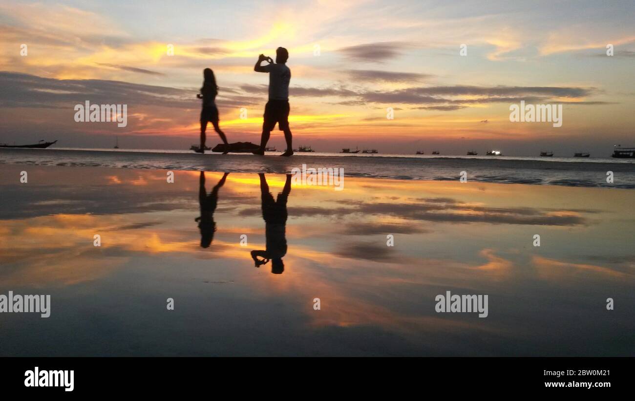 Magnifique coucher de soleil sur la plage de Ko Tao en Thaïlande Banque D'Images