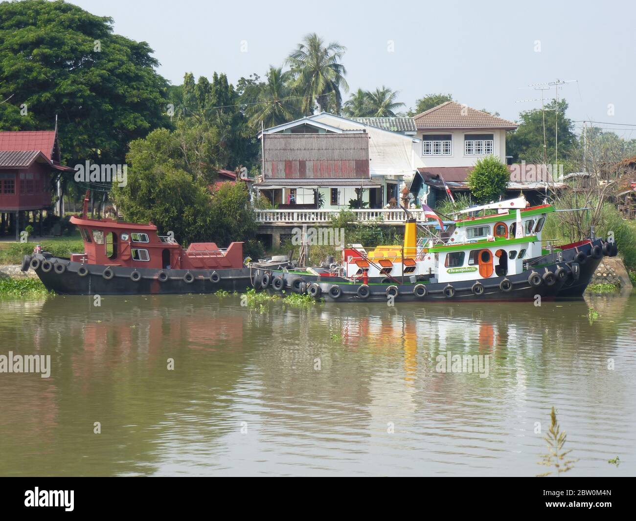 Remorqueurs colorés en Thaïlande Banque D'Images