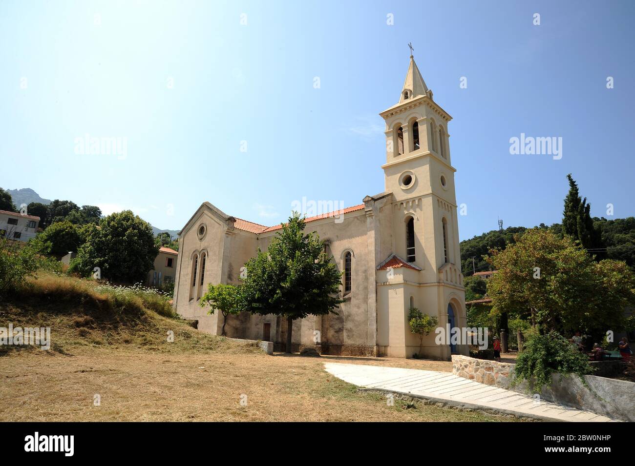 L'église du village de Petreto-Bichisano, Corse. Banque D'Images