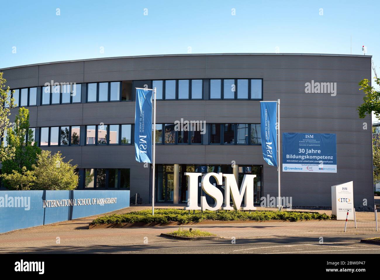 Dortmund, Allemagne, 28 mai 2020: Construction de l'université privée INTERNATIONALE DE GESTION ISM sur le campus universitaire de la ville de Dortmund --- Dortmund, 28.5.2020: Gebäude der privaten Hochschule INTERNATIONALE DE GESTION ISM auf Universitätsgelände der Stadt Dortmund Banque D'Images