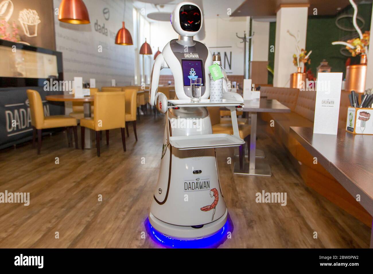 28 mai 2020 Maastricht, pays-Bas lors de son ouverture au 1er juin, le restaurant Dadawan va travailler avec des robots qui livrent la nourriture et les boissons aux clients vus le 28 mai 2020 à Maastricht, pays-Bas Banque D'Images