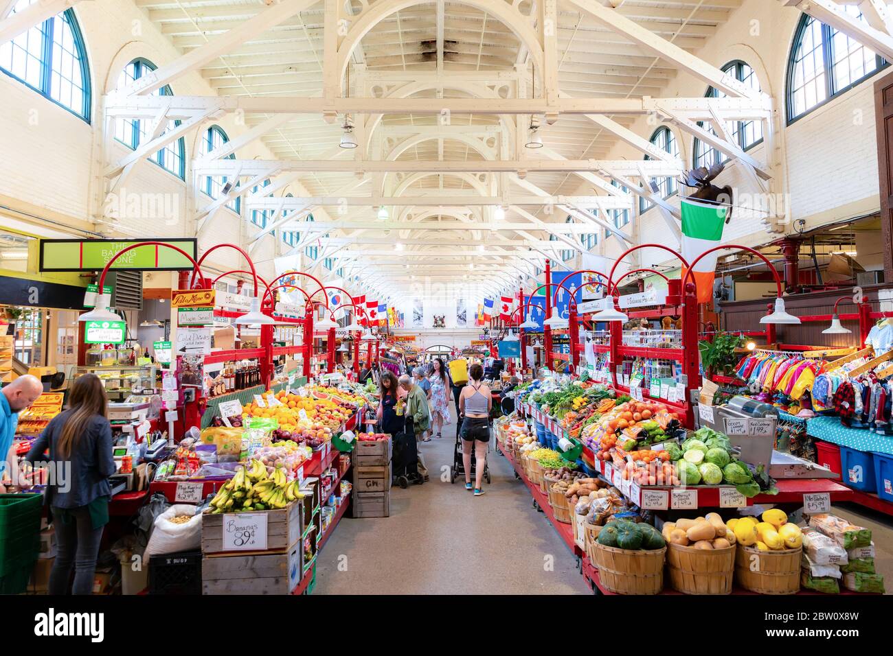 Saint John, N.-B., Canada - 20 juillet 2019 : à l'intérieur du marché de la ville de Saint John. Les gens font du shopping pour les produits et les arts et l'artisanat. Un si historique national Banque D'Images