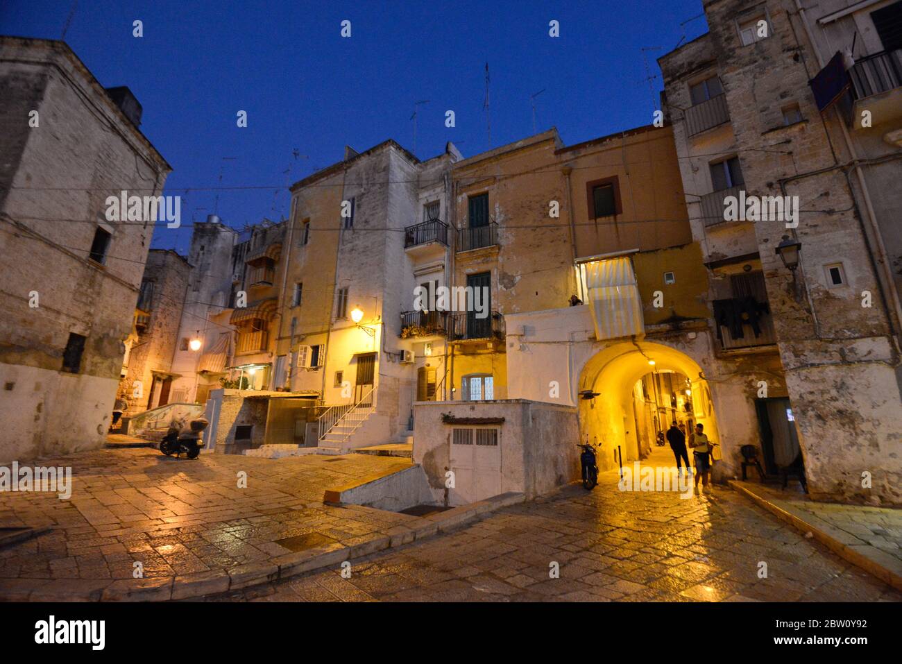 Vieille ville de Bari (Citta Vecchia) au crépuscule, Italie Banque D'Images