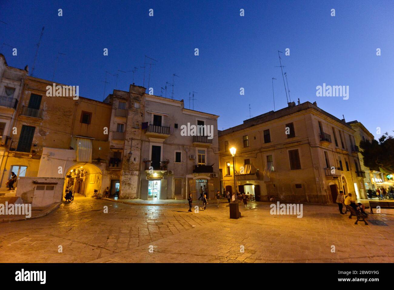Vieille ville de Bari (Citta Vecchia) au crépuscule, Italie Banque D'Images