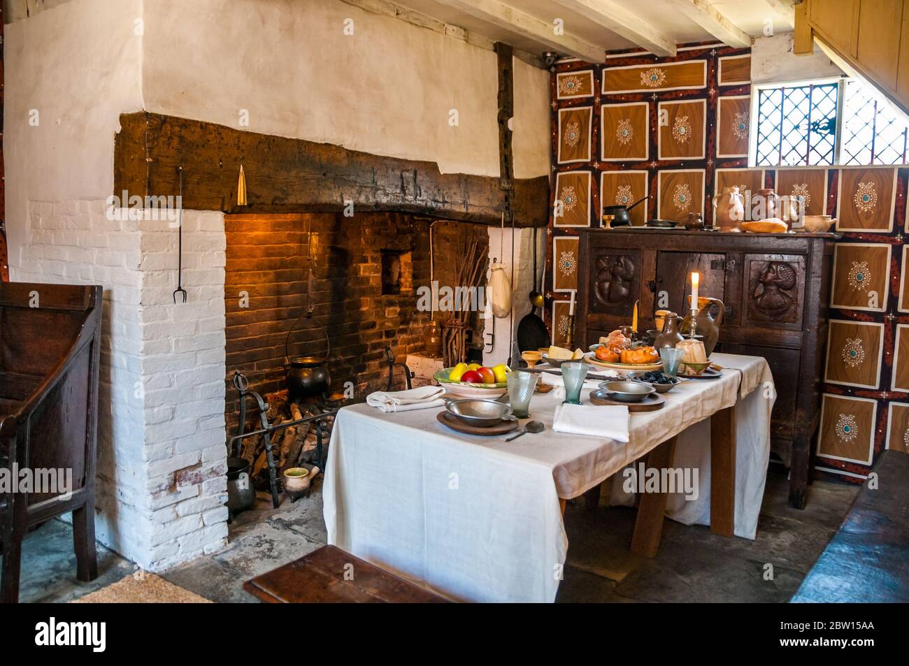 Mis à table à manger dans le lieu de naissance de William Shakespeare sur Henley Street dans le centre de Stratford-upon-Avon. Banque D'Images