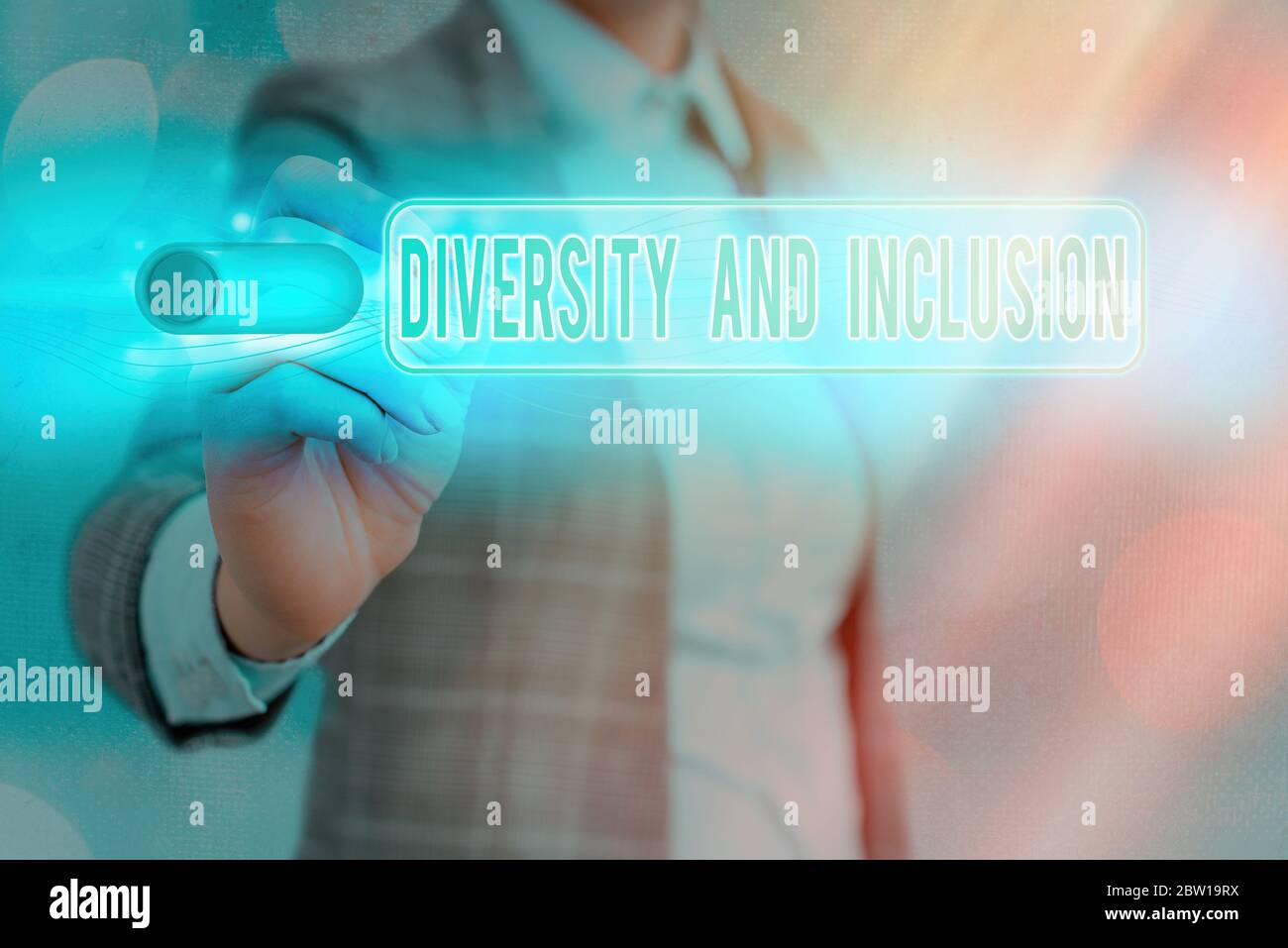 Note écrite montrant la diversité et l'inclusion. Le concept commercial pour la différence de gamme inclut le sexe ethnique de la race Banque D'Images