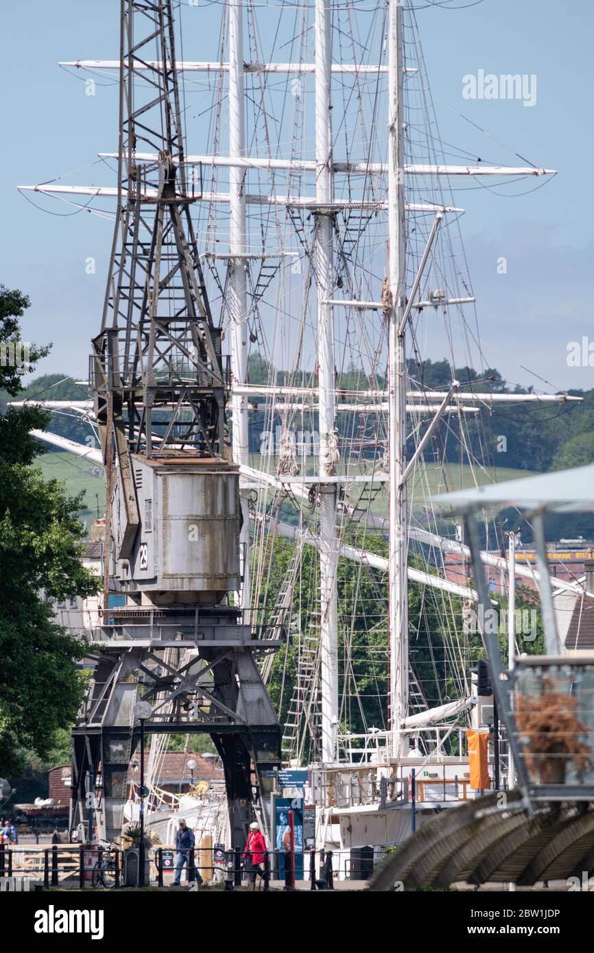 Bristol, Royaume-Uni. 15 mai 2020. Les visiteurs du quai de Bristol profitent du soleil matinal tandis que les restrictions de verrouillage Covid-19 sont relaxantes. Banque D'Images