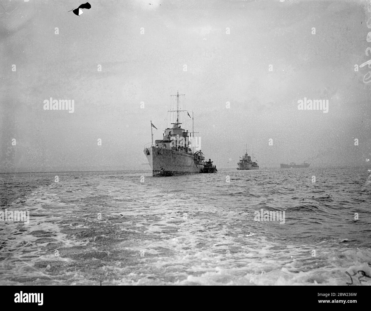 Destroyers de Sheerness comme ils se sont préparés à partir. Les navires sont prêts à partir pour la Méditerranée où ils se joindront à la patrouille anti-piraterie conçue à la conférence N. En outre, la quatrième flottille de destroyer, composée de neuf navires de guerre, part pour la Méditerranée. 16 septembre 1937. Banque D'Images