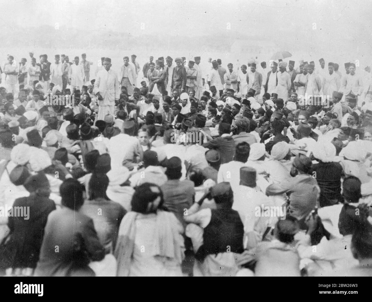 Bombay présente une réunion de masse, fait des griefs devant les ministres du Congrès. Des milliers de personnes ont participé à une réunion de masse à Azad Maiden, puis ont défilé en cortège devant l'Assemblée législative de Bombay pour faire passer leurs griefs aux ministres. Un ministère formé par des membres du Congrès est président en exercice. 31 janvier 1938 Banque D'Images