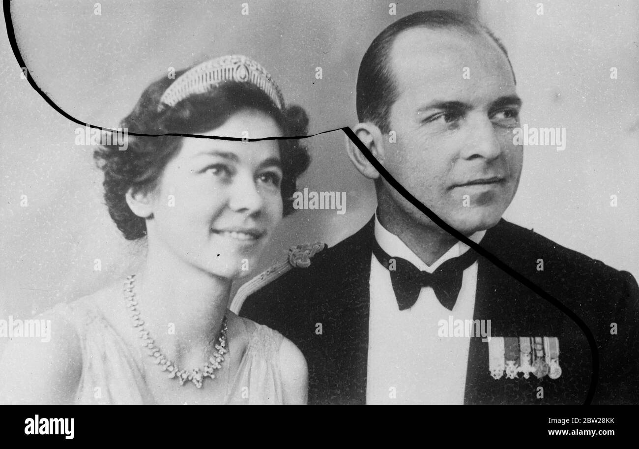 Nouvelle photo du prince héritier grec et du fiancé allemand. Mariage le 9 janvier. Une nouvelle photo du prince héritier de Grèce, le frère et héritier du roi George de Grèce, et de sa fiancée, la princesse Frederika Luise, fille de 20 ans du duc de Brunswick, dont le mariage a lieu à la cathédrale d'Athènes. 1er janvier 1938 Banque D'Images