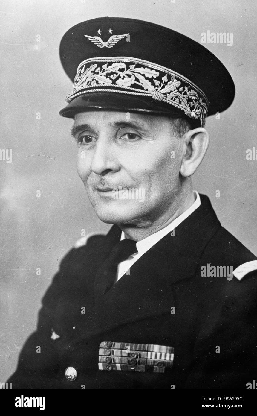 Le général de l'armée de l'air arrêté à Paris en tant que chef des Cagoulards. Photo reçue à Londres du général Duseigneur, officier de l'armée de l'air française à la retraite, qui a été arrêté par la police de Paris en tant que dirigeant des Cagoylards (hommes à capuchon), l'organisation révolutionnaire armée. Le général Duseignaur a déclaré par des responsables de Suette avoir avoué avoir été en contact étroit avec M Deloncle, un autre chef présumé de l'organisation secrète. Un certain nombre de documents incriminants auraient été trouvés au domicile du général. 26 novembre 1937 Banque D'Images