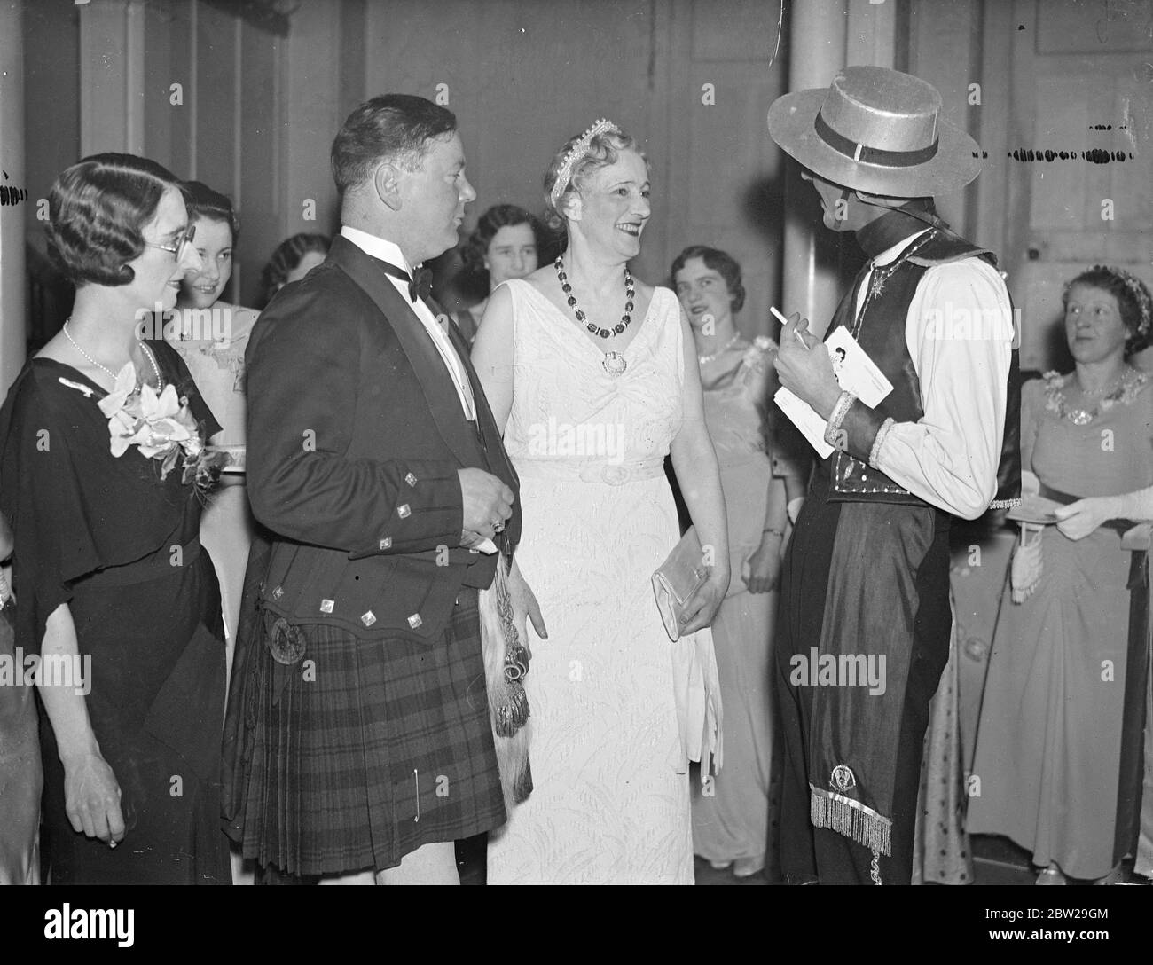 Les serviteurs se bal à l'Albert Hall. Le bal des serviteurs, organisé  chaque année par Lady Ian Malcolm, fille du célèbre Lilli Langtry, a eu  lieu au Royal Albert Hall, à Londres.